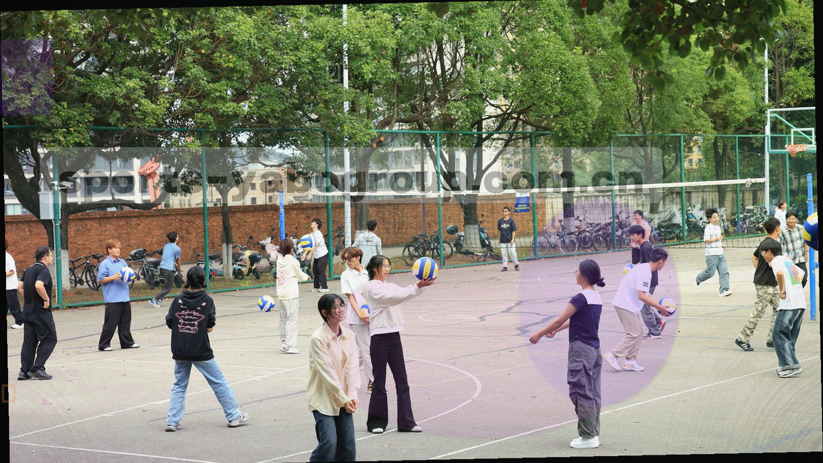 抽象刻度规则线与数据表格网格，青绿色高光点缀在深色底上